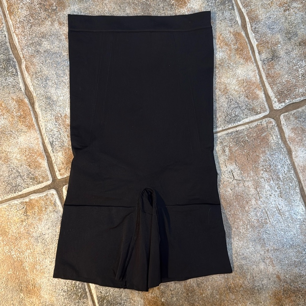SPANX womens Shapewear
Oncore High-waisted Mid-thigh Short